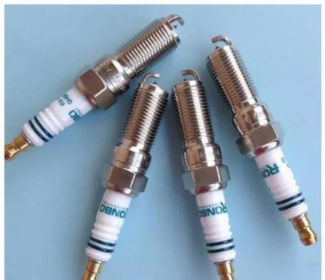 車子出現(xiàn)這3種征兆,是在提醒該換火花塞了-第3張圖片-鄭州市冠恒貿(mào)易有限公司【官方網(wǎng)站】-車用潤滑油服務(wù)專家 車子出現(xiàn)這3種征兆,是在提醒該換火花塞了-第3張圖片-鄭州市冠恒貿(mào)易有限公司【官方網(wǎng)站】-車用潤滑油服務(wù)專家