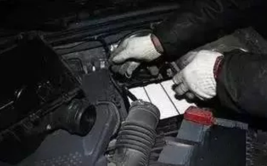 愛車小知識(shí) | 汽車保養(yǎng)小常識(shí)-第2張圖片-鄭州市冠恒貿(mào)易有限公司【官方網(wǎng)站】-車用潤(rùn)滑油服務(wù)專家 愛車小知識(shí) | 汽車保養(yǎng)小常識(shí)-第2張圖片-鄭州市冠恒貿(mào)易有限公司【官方網(wǎng)站】-車用潤(rùn)滑油服務(wù)專家