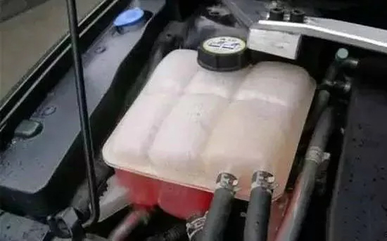 愛車小知識(shí) | 汽車保養(yǎng)小常識(shí)-第4張圖片-鄭州市冠恒貿(mào)易有限公司【官方網(wǎng)站】-車用潤(rùn)滑油服務(wù)專家 愛車小知識(shí) | 汽車保養(yǎng)小常識(shí)-第4張圖片-鄭州市冠恒貿(mào)易有限公司【官方網(wǎng)站】-車用潤(rùn)滑油服務(wù)專家