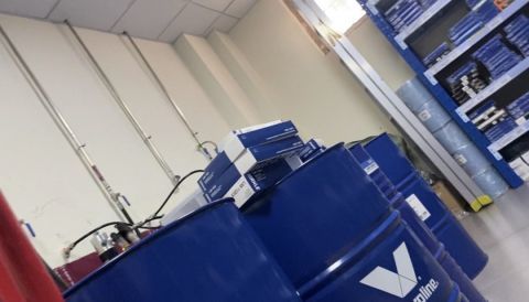 機油包裝規格差異大，汽車保養如何不“踩坑”-第2張圖片-鄭州市冠恒貿易有限公司【官方網站】-車用潤滑油服務專家